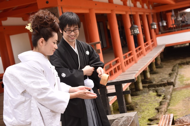 厳島神社での結婚式・写真とショートムービー撮影、定番の場所で集合写真15.5.16_c0324376_17234367.jpg