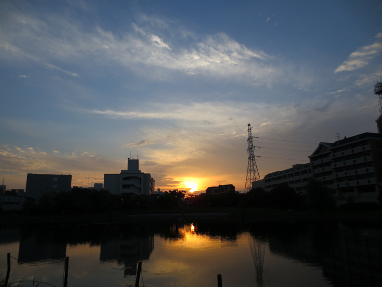 ■夕暮れですら成熟する──週替わりの夕暮れ［5/17］_d0190217_22223593.jpg