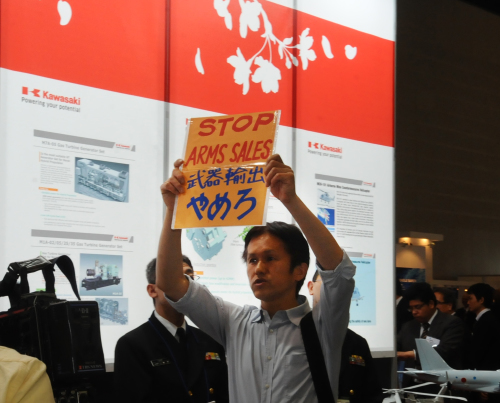 【写真報告】日本初の大規模な武器商談会を監視＆抗議！_a0336146_22535833.jpg