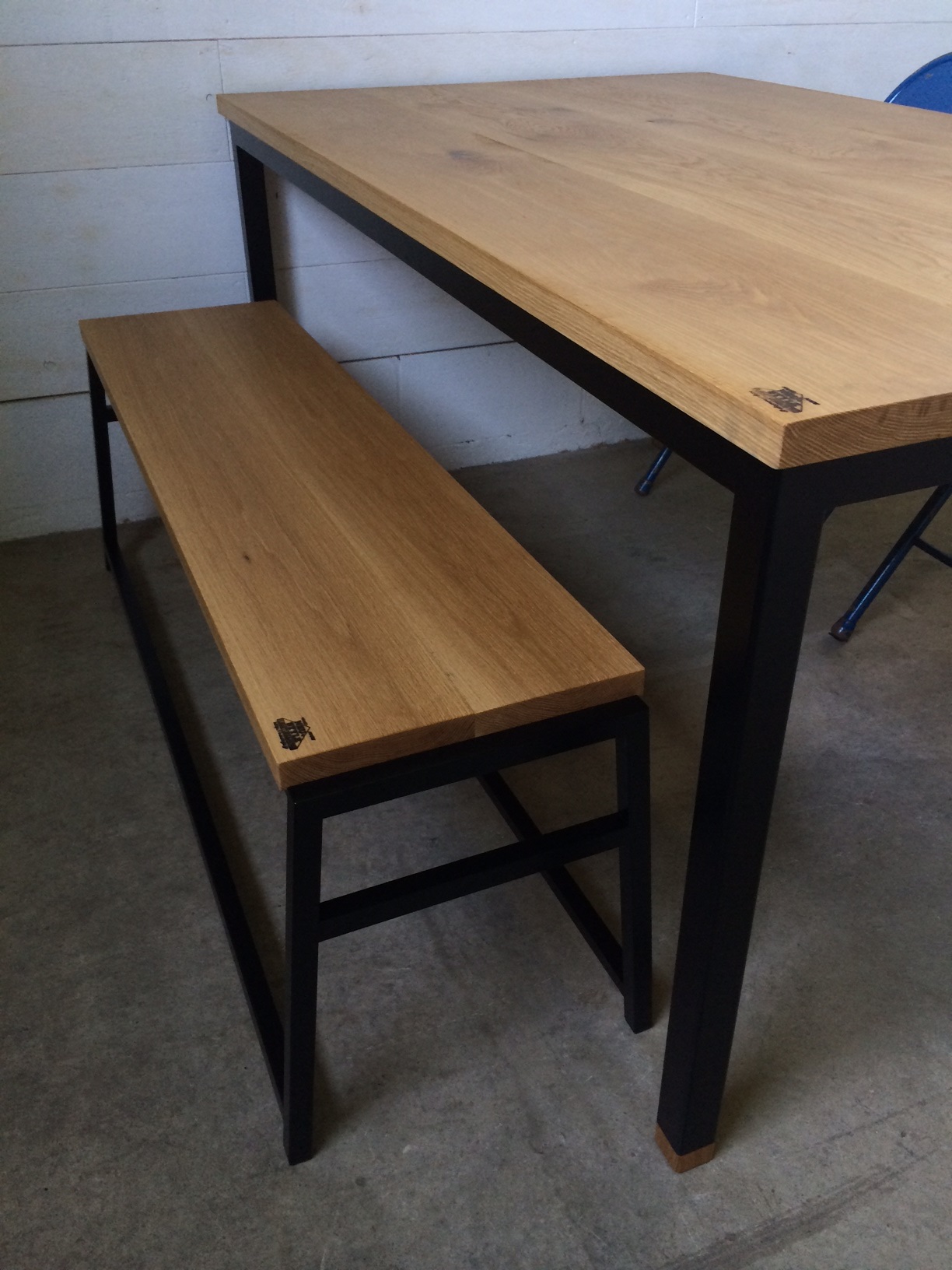 WB DINING TABLE & A BENCH_c0146581_2225461.jpg