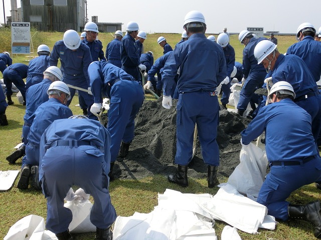 豪雨シーズンに備えた27年度富士市水防訓練_f0141310_7205610.jpg