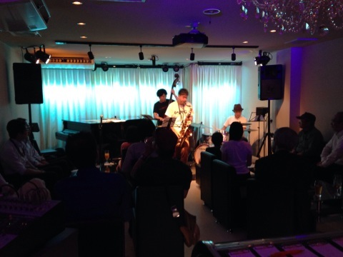 Jazzlive comin 広島 本日水曜日のライブ！_b0115606_11172375.jpg