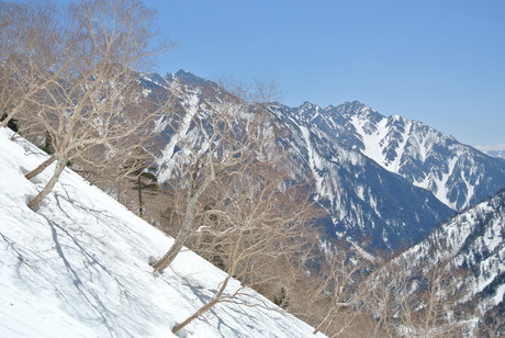 2015年4月26日　槍が岳から飛騨沢の滑降を堪能する_c0242406_10373951.jpg