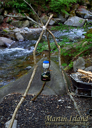 焚き火と食と渓流と・・・。キャンプの醍醐味は自然の只中に入り込んで佇むことにあり。_a0282620_10375256.jpg