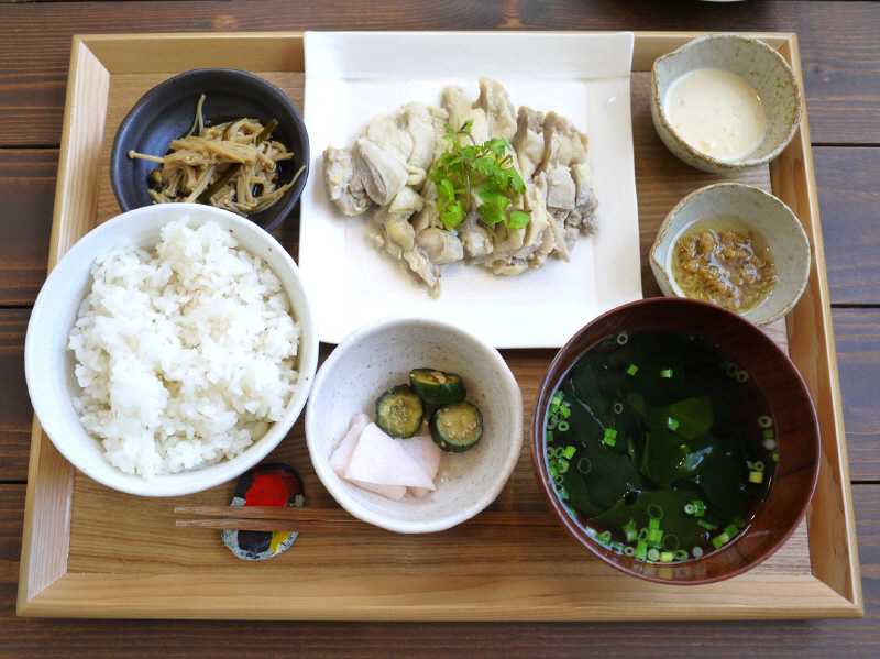 腰越食堂の蒸し鶏定食　【鎌倉　腰越食堂（こしごえしょくどう）】_b0153224_19285779.jpg