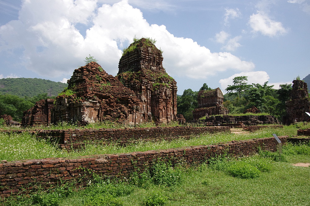 ２０１５．５．１０－１４　ベトナム旅行 （３）　ミーソン遺跡　　　２０１５．５．２１ （記）_a0181059_1727321.jpg