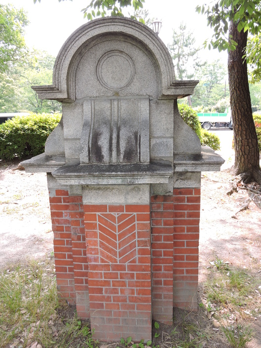 大正天皇即位記念(1915年) 砲弾型文鎮と石の台座のセット