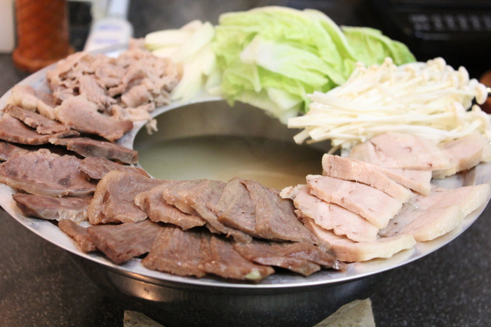 ソウルのヌティナムのチョンゴル スユクを真似て とろとろゆで牛肉の鍋 キムチ屋修行の道