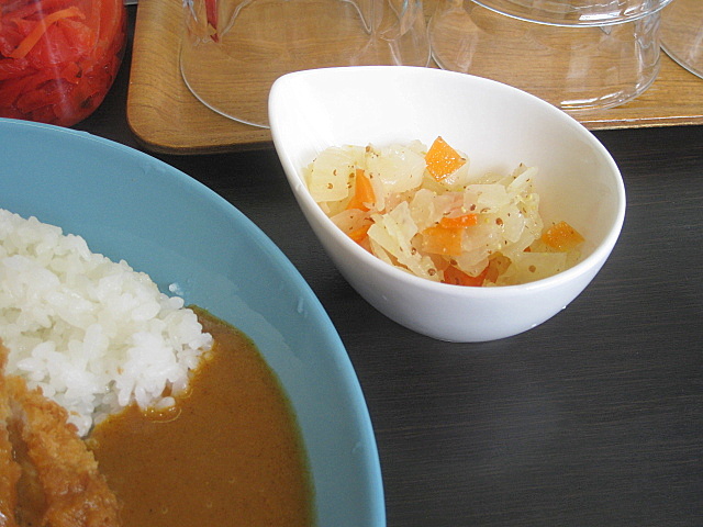 「クローバーカレー」のカツカレー_a0048918_6395975.jpg