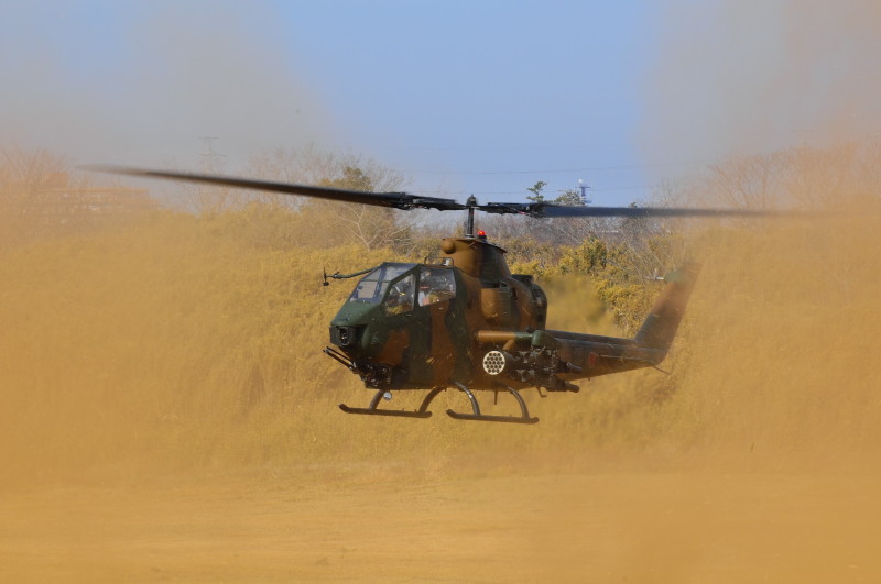 陸上自衛隊　第一空挺団降下訓練初め　　　　　　　　AH-1 （コブラ）_c0158519_01094152.jpg