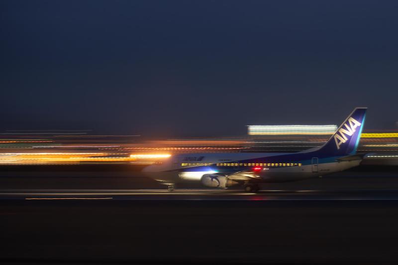 新春第一弾・・・ITM（大阪国際空港＝伊丹空港）　　　　夜間撮影　　流し撮り編_c0158519_01095862.jpg