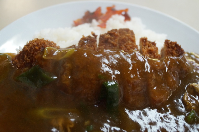 もはや「となりの人間国宝」認定レベル 老舗大衆食堂篠田屋の「皿盛」と「中華そば」_b0063958_2134324.jpg