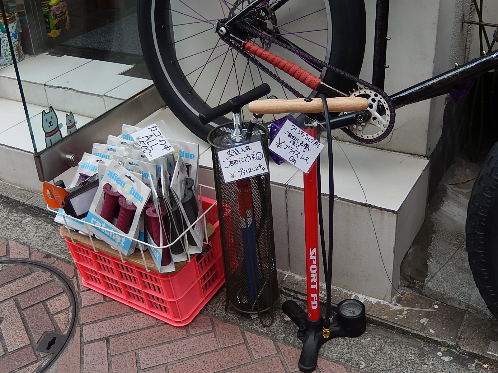 5月22日　渋谷　原宿　の自転車屋　FLAME bike前です_e0188759_1855819.jpg