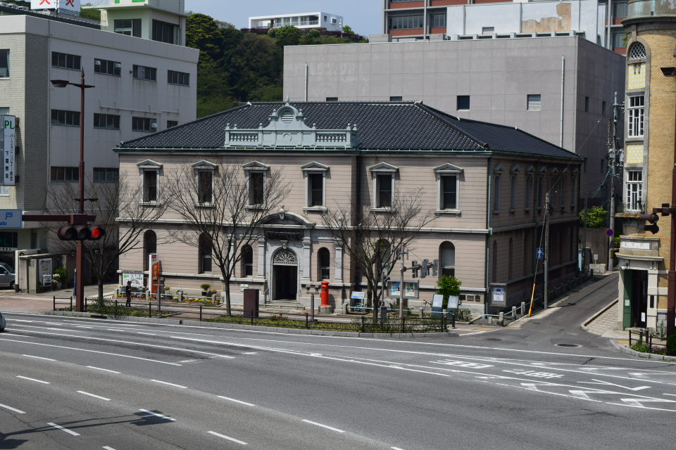 山口県下関市の南部町郵便局(建築家・三橋四郎設計作品再見)_f0142606_6402580.jpg