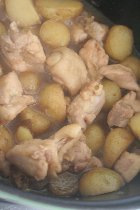 畑のめぐみ！　新ジャガと鶏肉の揚げ煮_f0141419_08580708.jpg