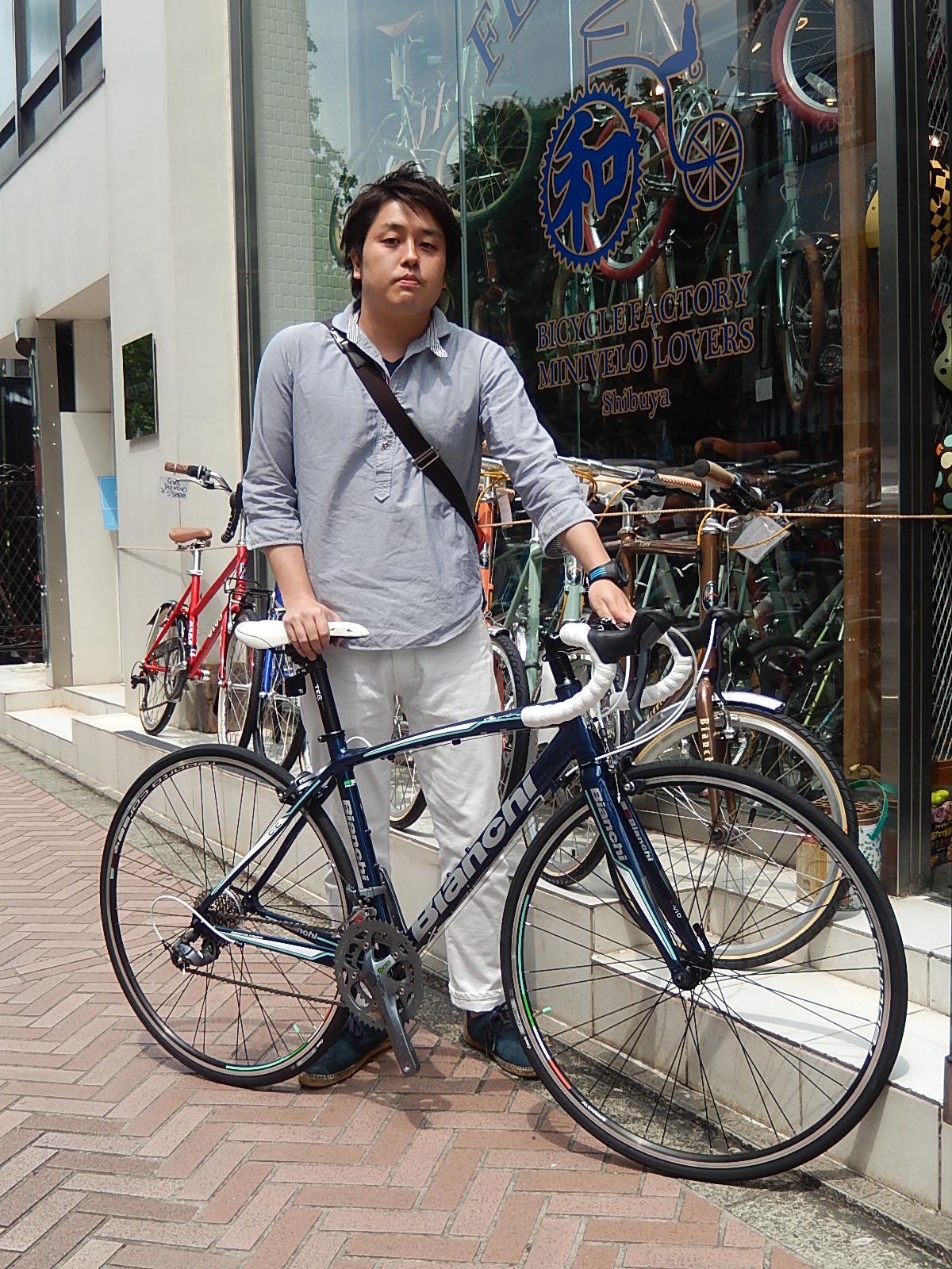 5月23日 渋谷 原宿 の自転車屋 FLAME bike前です_e0188759_1520336.jpg