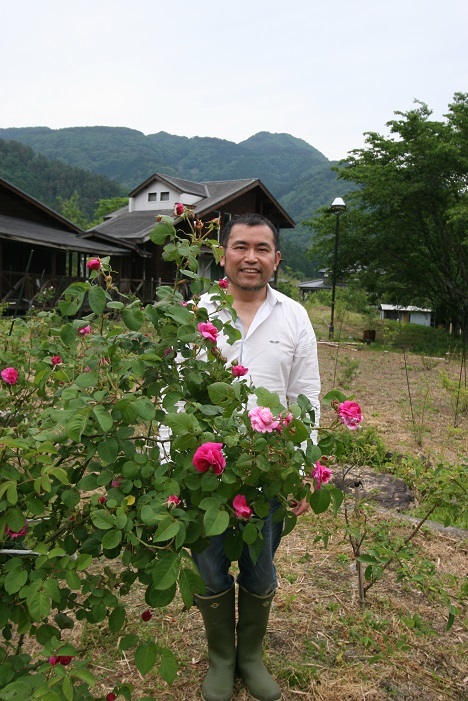 ライブラの化粧品原料のバラ水を蒸留します_f0045769_09435675.jpg