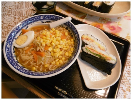 インスタントラーメンでお腹がいっぱいの家ご飯でした（*⌒∇⌒*)テヘ♪_b0175688_22243552.jpg