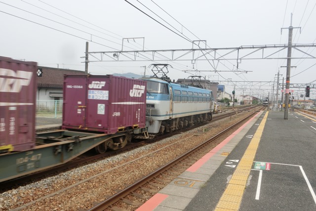 今日も楽しく貨物列車三昧JR網干駅でこんなにたくさんの貨物列車に逢いました_d0181492_2237613.jpg