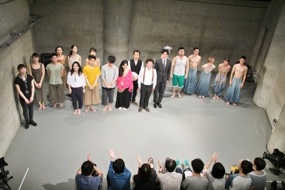 「ダンスシアター21フェス」100回記念公演始まる_d0178431_2003054.jpg
