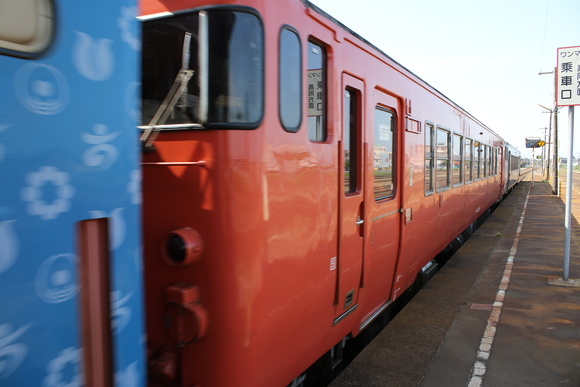 北陸撮影行　その3　能町駅でDE10貨物列車撮影　2015.05.14_d0187275_2125018.jpg