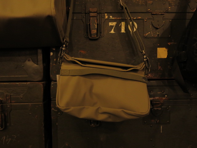 \"ANATOMICA SMALL SHOULDER BAG\"ってこんなこと。_c0140560_1132994.jpg