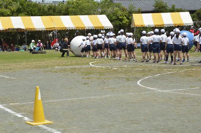 運動会１３地区対抗大玉おくり_b0197668_1921751.jpg