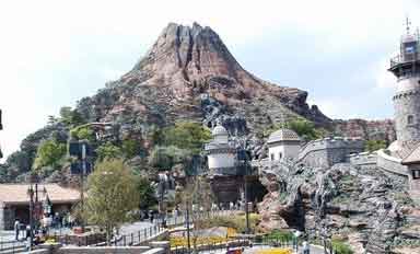 ディズニー映画「トゥモローランド・Tomorrowland 」/ へんな広告 #29_b0003330_12445774.jpg
