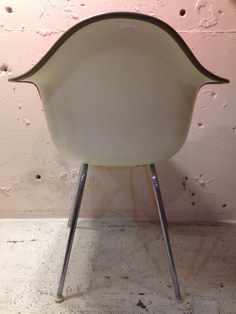 5月30日(土)大阪店ヴィンテージ家具入荷!②Eames ArmShell Chair!!(大阪アメ村店)_c0078587_1330374.jpg