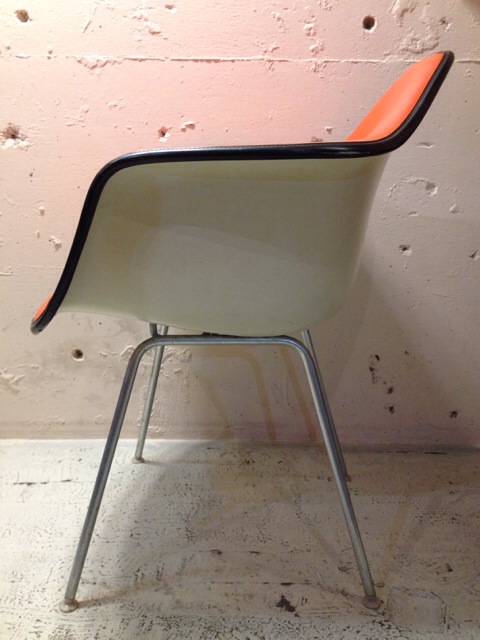 5月30日(土)大阪店ヴィンテージ家具入荷!②Eames ArmShell Chair!!(大阪アメ村店)_c0078587_1332010.jpg