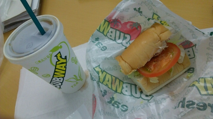 朝はSUBWAY、昼は健康弁当。_c0212604_19543164.jpg