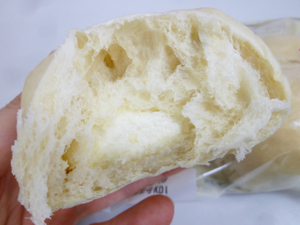 カマンベール チーズクリームパン＠NewDays_c0152767_2231365.jpg