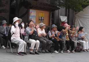 速報・花のまち フェア 初日・４時間半の熱演！_f0211837_21901.jpg