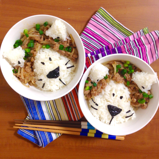 簡単朝ごはん！甘辛そぼろー！肉味噌もやしで「ライオン丼」_c0367062_17075192.jpg