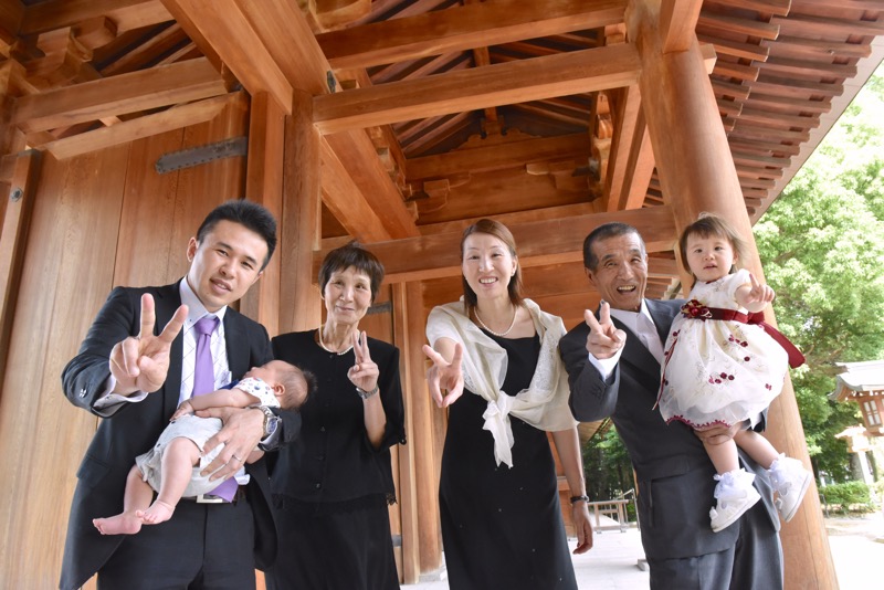 橿原神宮でのお宮参りの写真・奈良の南部で主役は神社を吹き抜ける風で気持ち良さそう15.5.31_c0324376_16214972.jpg