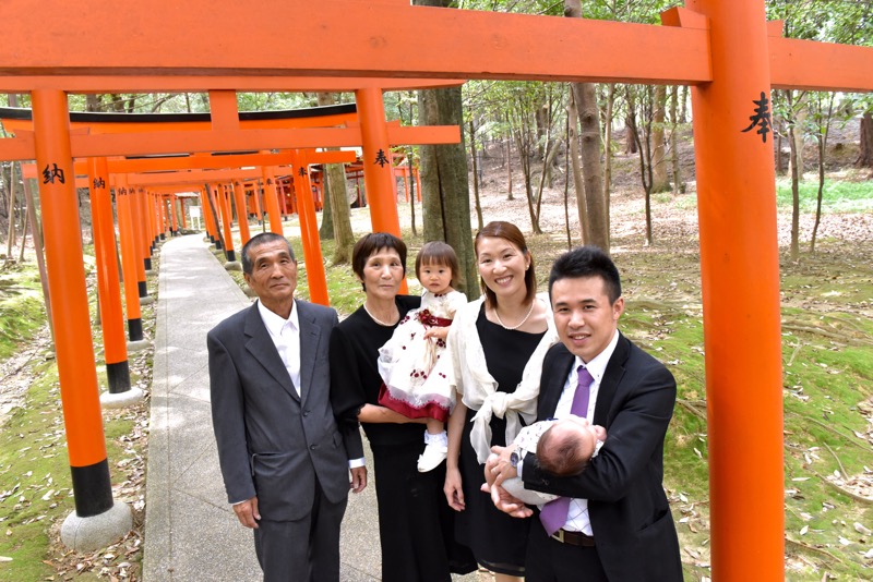 橿原神宮でのお宮参りの写真・奈良の南部で主役は神社を吹き抜ける風で気持ち良さそう15.5.31_c0324376_1621571.jpg