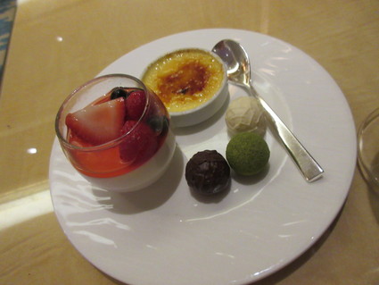 夜のスイーツとシャンパーニュ@リッツのラウンジ_c0212604_21452266.jpg