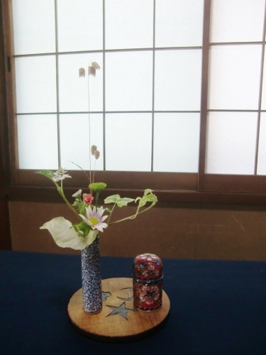 小物に野の花満載いけばな_f0329849_11593905.jpg