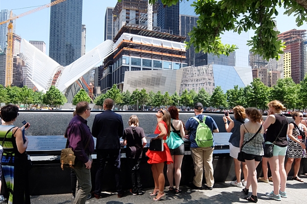 ワン・ワールドトレードセンター前の慰霊碑「9/11メモリアル」へ_b0007805_0281550.jpg