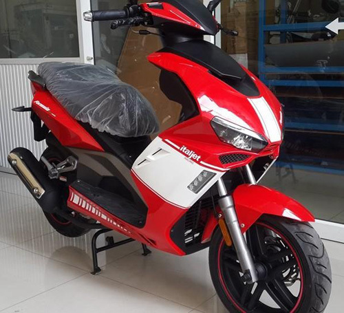 Italjet Formula 125 : zesta E style