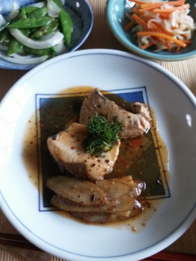 1年生6月前半 魚のピリ辛煮と絹さやと玉ねぎ炒め_d0031682_17462681.jpg