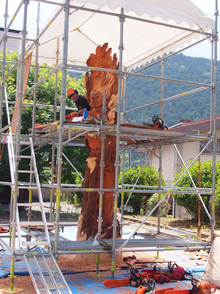 第15回 日本チェンソーアート競技大会 in 東栄 2015_e0200287_1095328.jpg