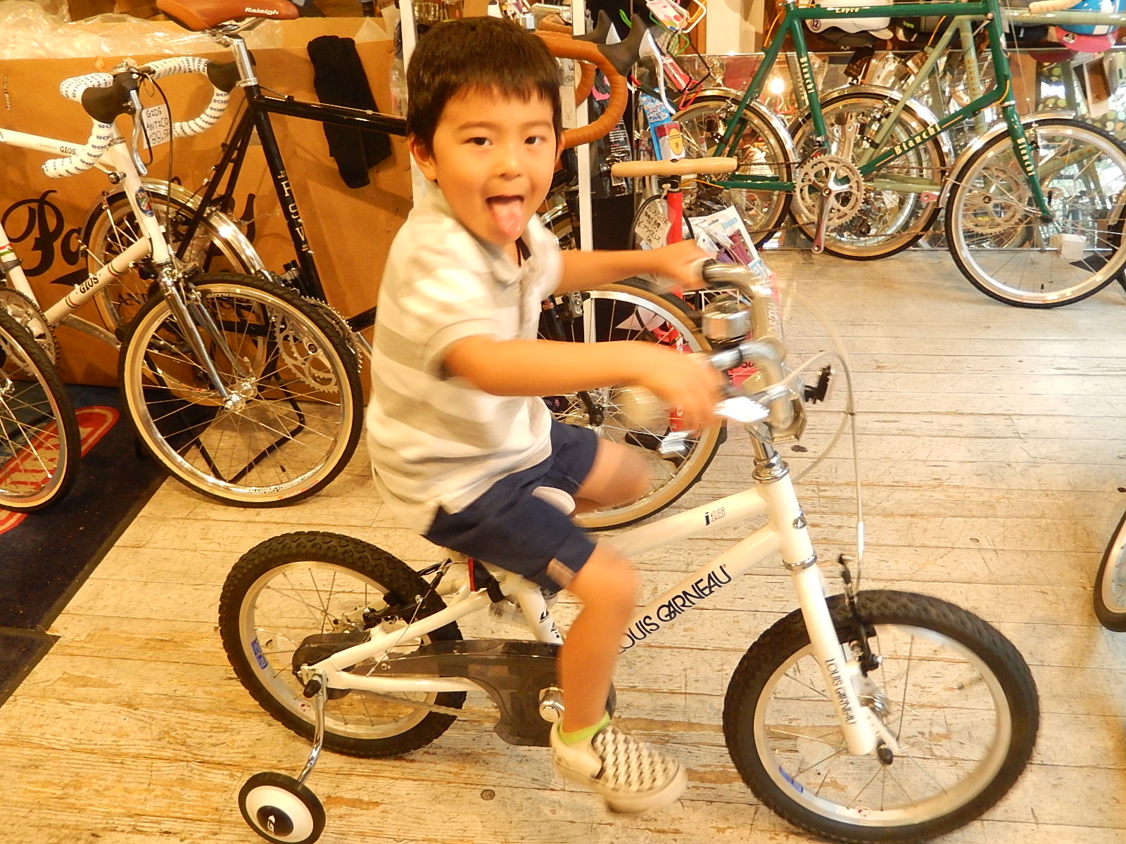 6月3日　渋谷　原宿　の自転車屋　FLAME bike前です_e0188759_17372984.jpg