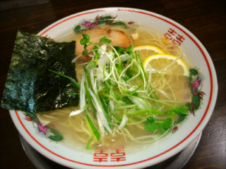 帰宅目前　近所のラーメン屋にて_f0110089_17221497.jpg