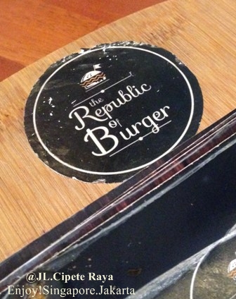 JL.チプテラヤのバーガーカフェ@Republic　of Burger_c0225494_925841.jpg