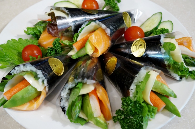 【スライスチーズ入り　洋風手巻きSUSHI！】Meijiさんの「贅沢スライスチーズ」で濃香！最高の味わいです♪_b0033423_17333453.jpg