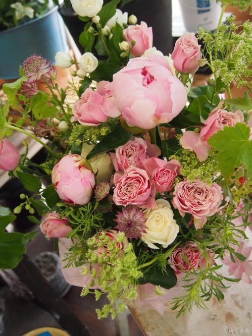 ふわふわピンク ルーシュの花仕事