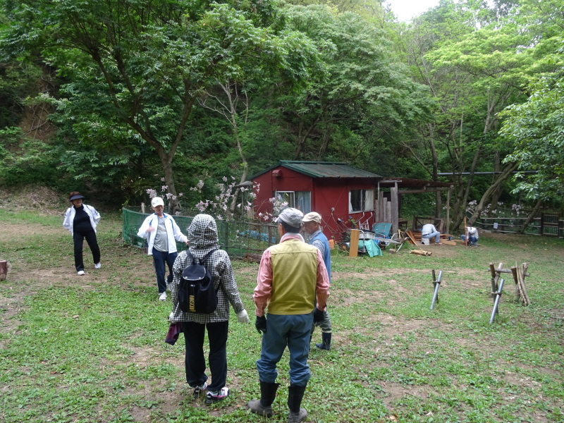 雨の中何かと作業　in　孝子の森_c0108460_18095665.jpg