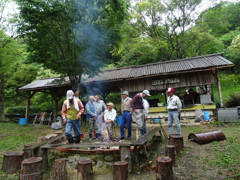 雨の中何かと作業　in　孝子の森_c0108460_18195463.jpg