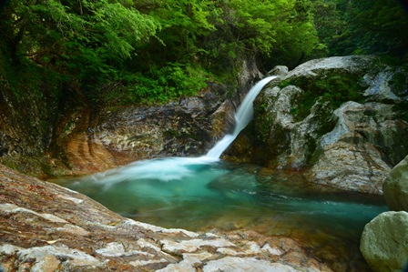 水の色合い　　前鬼川本谷_c0303868_8563041.jpg